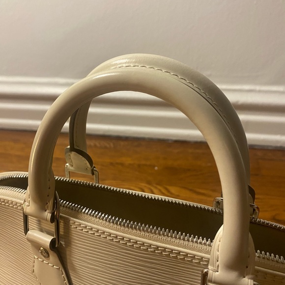 Louis Vuitton
Alma Handbag white Epi Leather PM - Picture 13 of 16